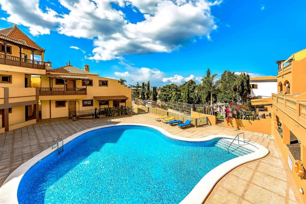 Apartment Elite Palace Адехе Екстериор снимка