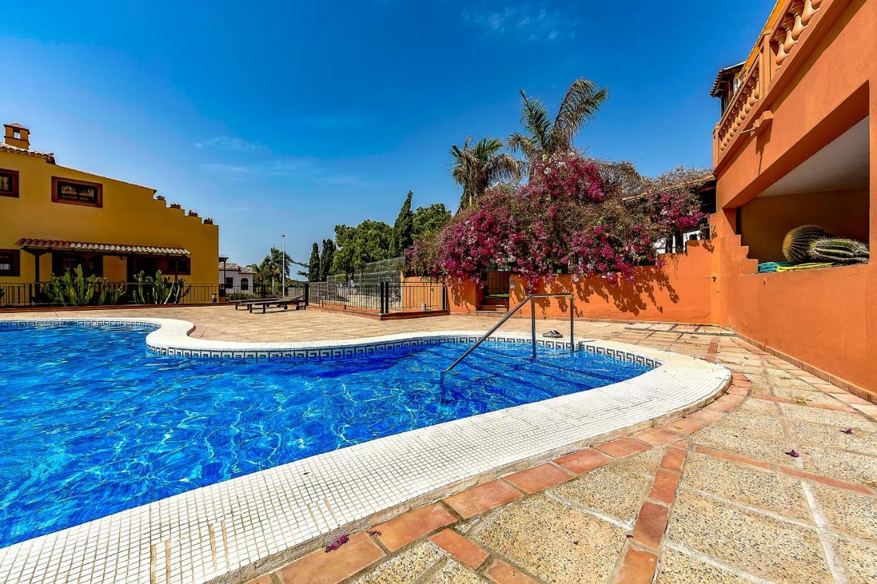Apartment Elite Palace Адехе Екстериор снимка