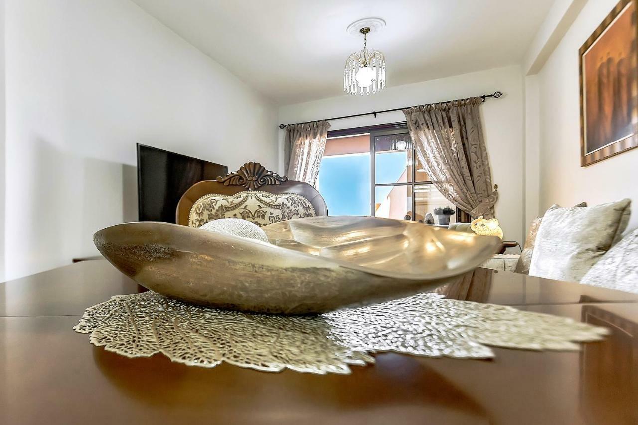 Apartment Elite Palace Адехе Екстериор снимка