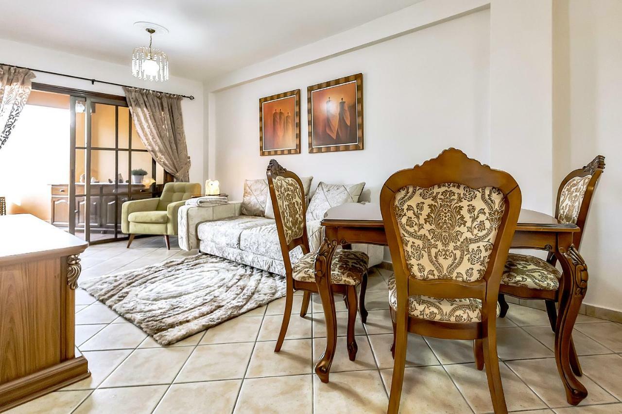 Apartment Elite Palace Адехе Екстериор снимка