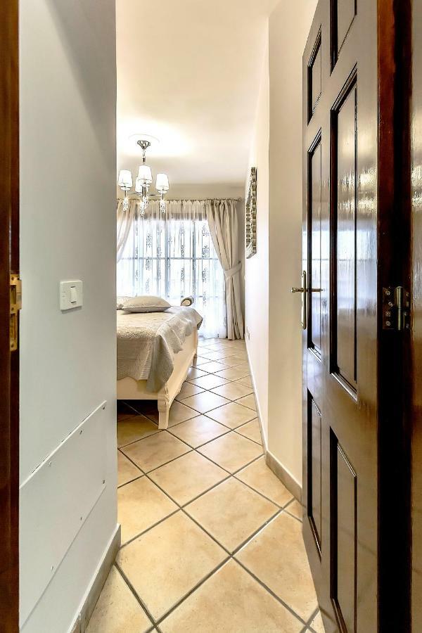 Apartment Elite Palace Адехе Екстериор снимка