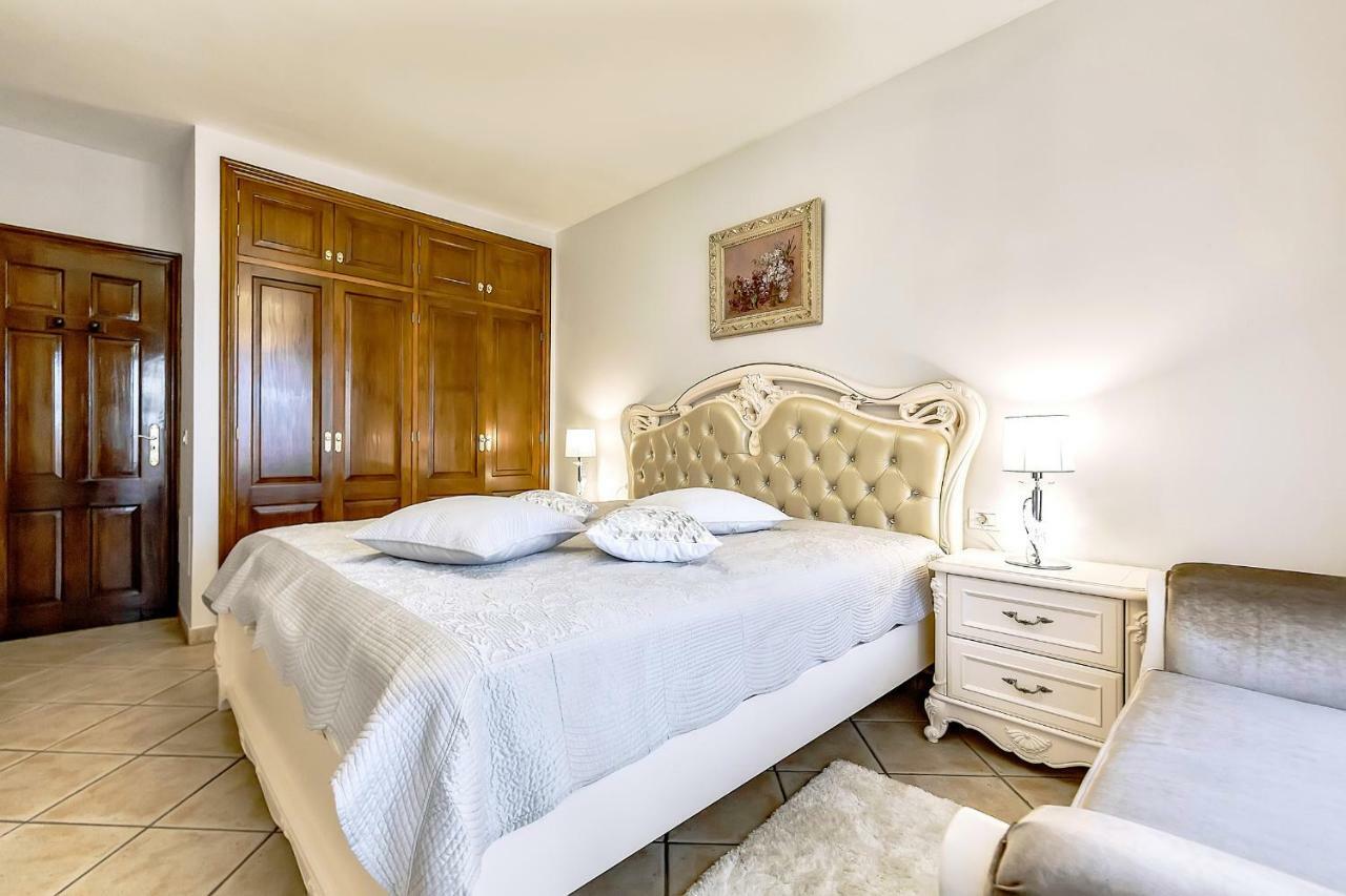 Apartment Elite Palace Адехе Екстериор снимка
