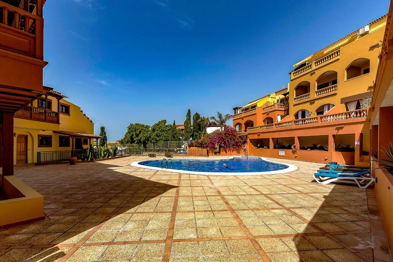 Apartment Elite Palace Адехе Екстериор снимка