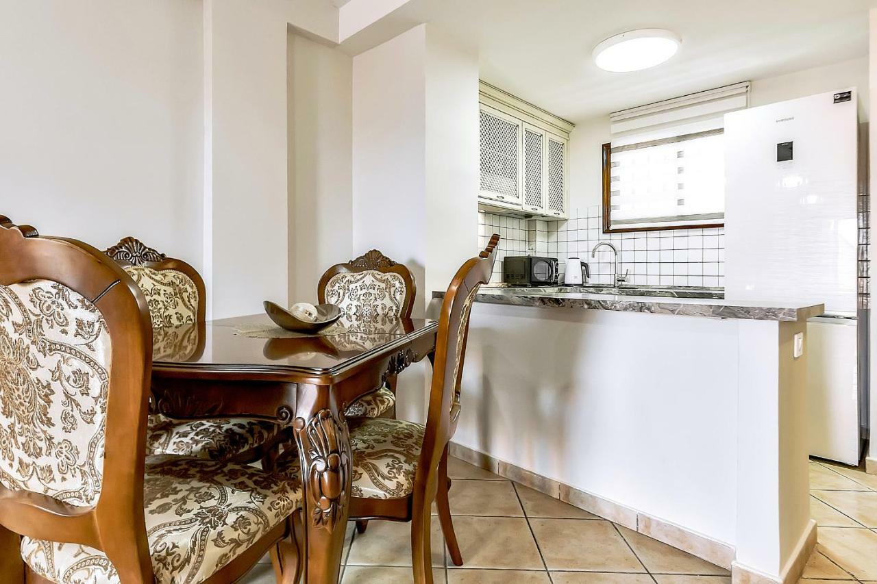 Apartment Elite Palace Адехе Екстериор снимка