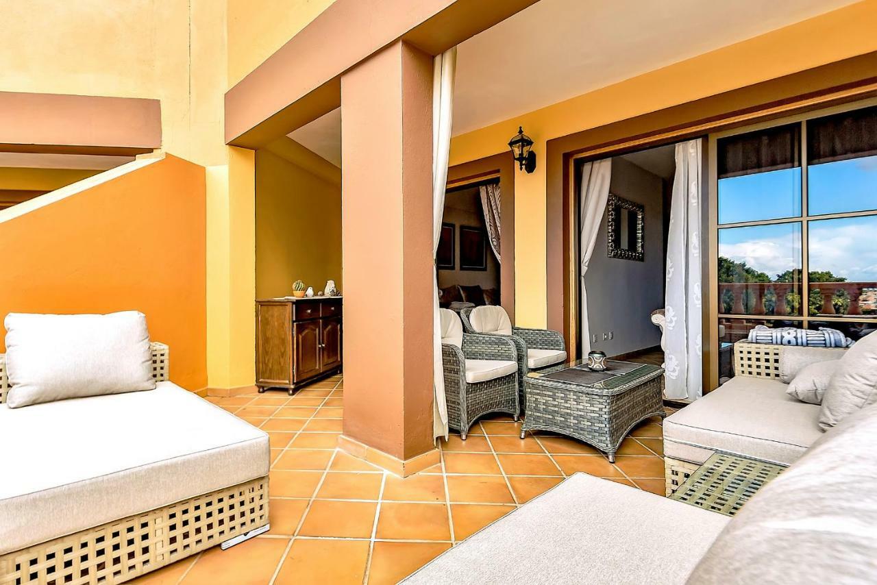 Apartment Elite Palace Адехе Екстериор снимка